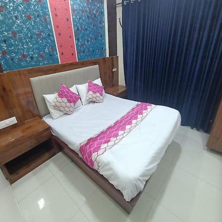 Hotel Om Sai นาวีมุมไบ ภายนอก รูปภาพ