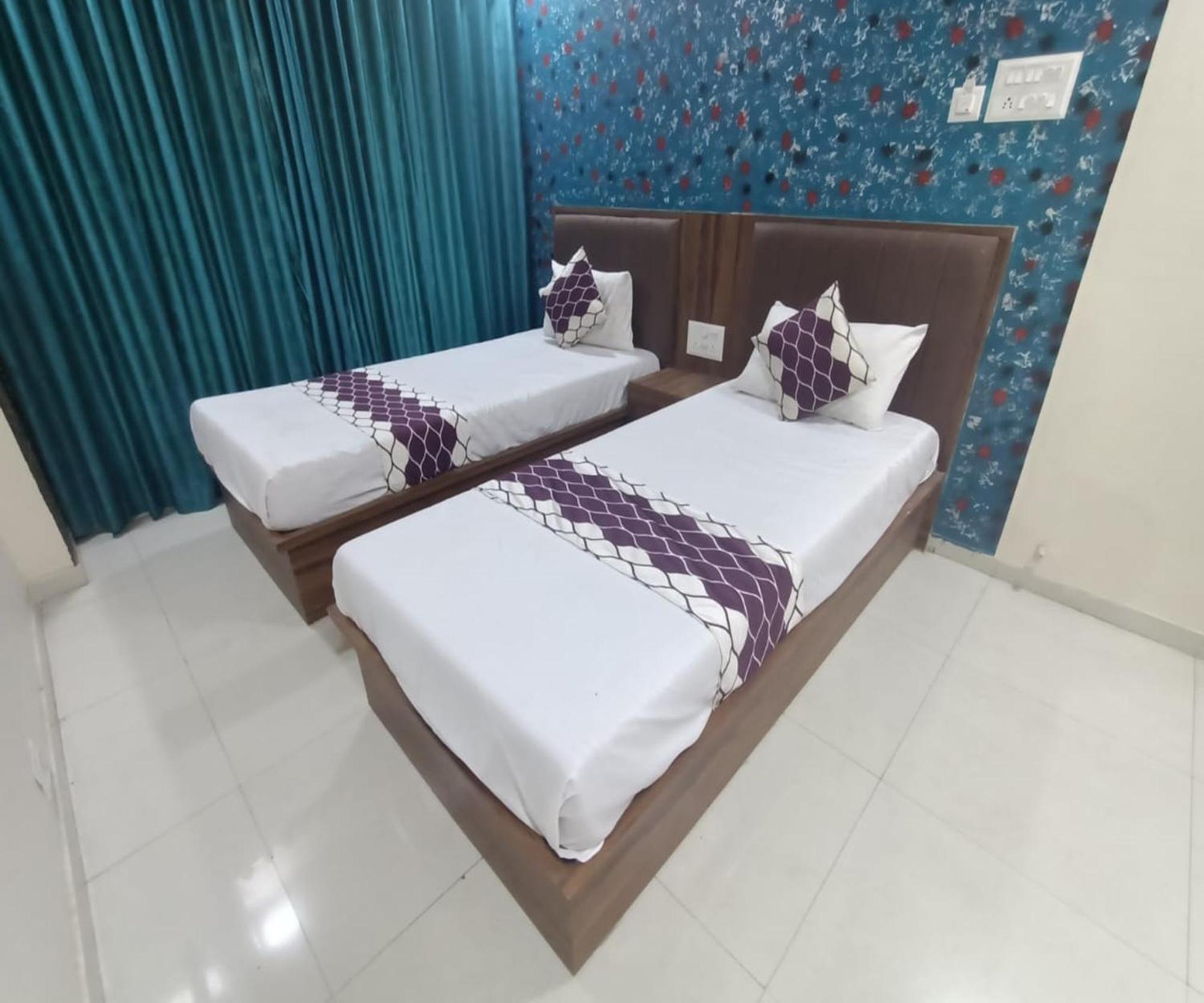 Hotel Om Sai นาวีมุมไบ ภายนอก รูปภาพ