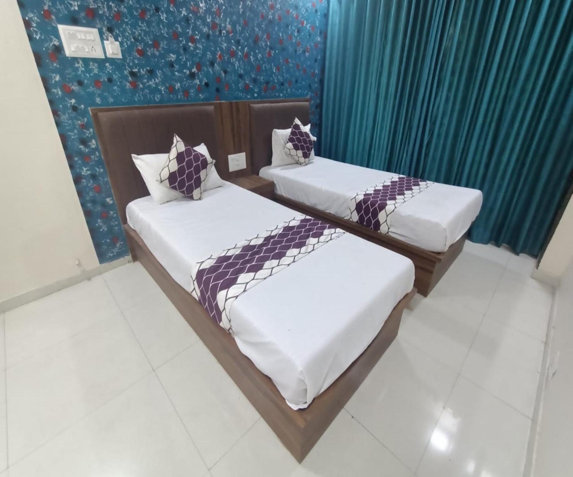 Hotel Om Sai นาวีมุมไบ ภายนอก รูปภาพ
