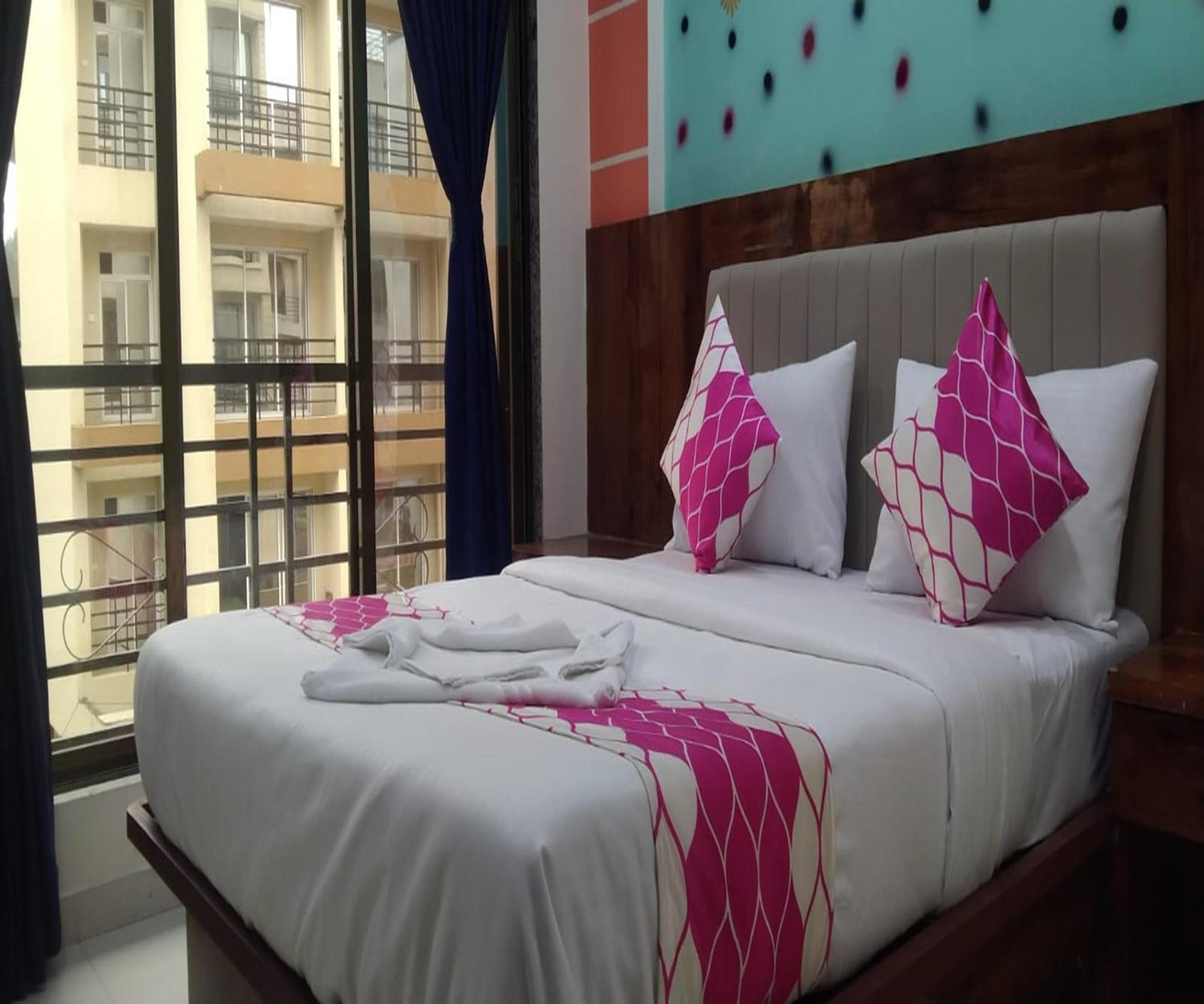 Hotel Om Sai นาวีมุมไบ ภายนอก รูปภาพ
