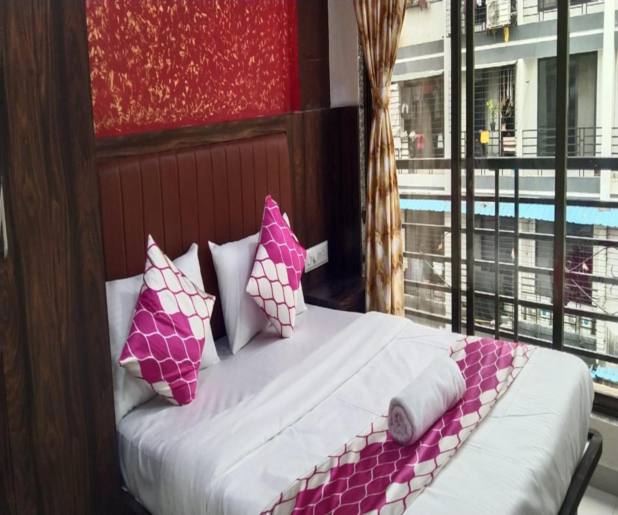 Hotel Om Sai นาวีมุมไบ ภายนอก รูปภาพ